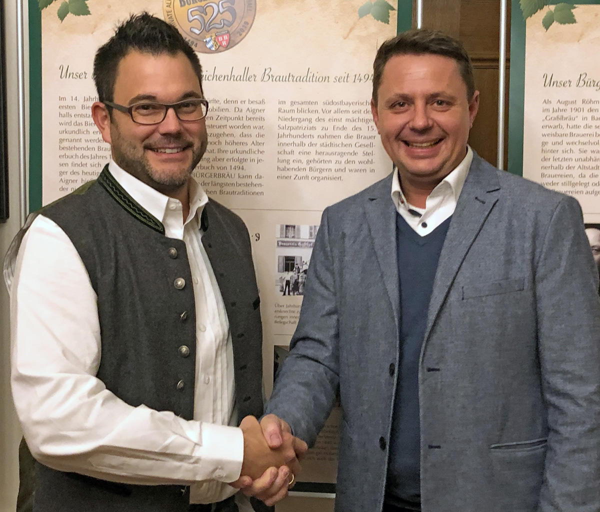 Bild: Martin Öttl (links), Bürgermeister-Kandidat der Freien Wähler Ainring, und Michael Koller (rechts), Landrats-Kandidat der Freien Wähler Berchtesgadener Land verstanden sich prächtig und geben ein gutes Führungs-Duo ab.