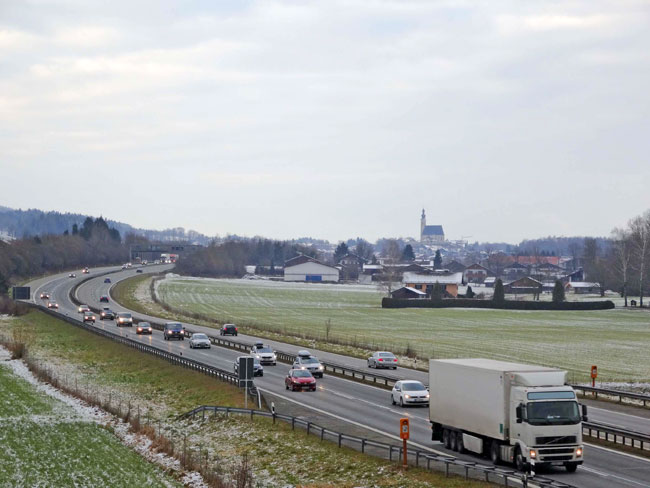 Die Autobahn prägt das Ortsbild in der Gemeinde Anger. Die Freie Wählergemeinschaft setzt sich für eine bestmögliche Ausbaulösung ein und hat auch den Högltunnel noch nicht abgeschrieben.