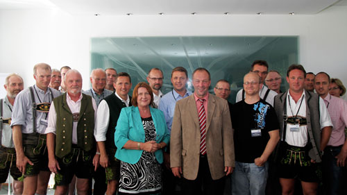 Eva Gottstein und Dr. Leopold Herz, beide MdL der Freie Wähler Bayern mit Besuchergruppe aus dem Berchtesgadener Land