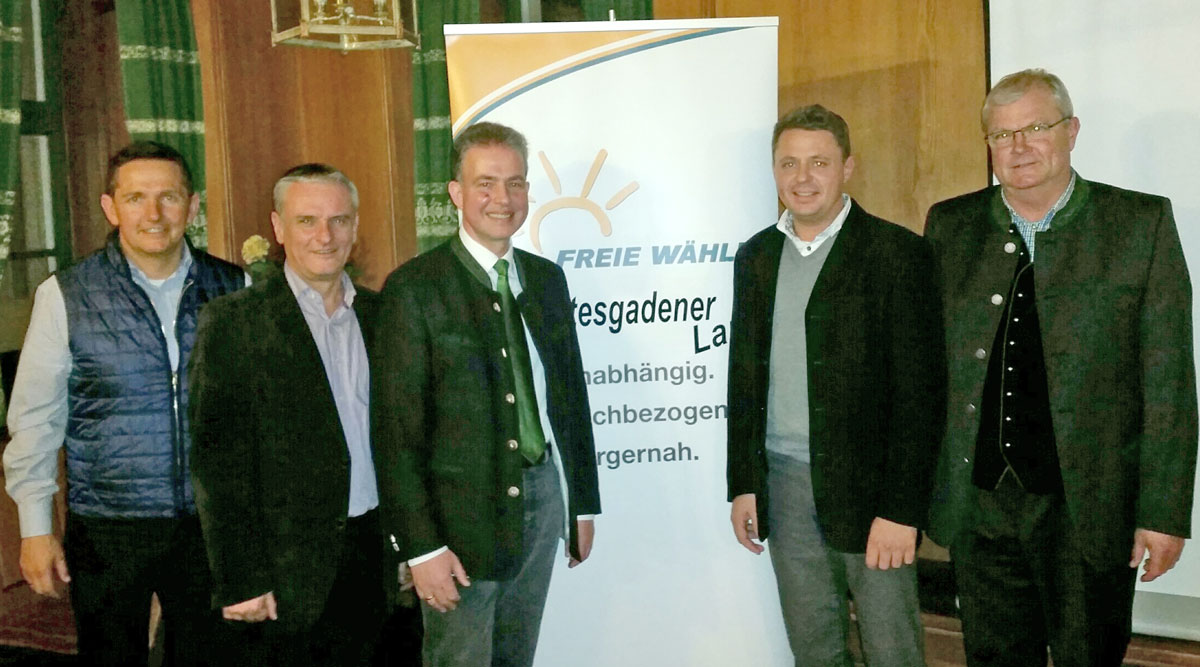 Am Rande der Verbandsversammlung von links: Kreisrat Richard Lenz, Kreisvorsitzender Hans-Jürgen Frankenbusch, Landtagsabgeordneter Florian Streibl, Kreisrat Michael Koller und Kreistagsfraktionssprecher Rudi Zeif.