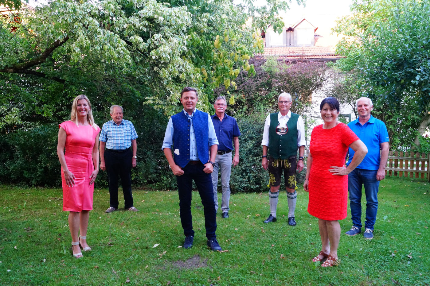 Im Bild von links nach rechts: Andrea Wittmann, Wolfgang Heitmeier, Michael Koller, Anton Plenk, Rudi Zeif, Brigitte Rudholzer und Franz Schießl