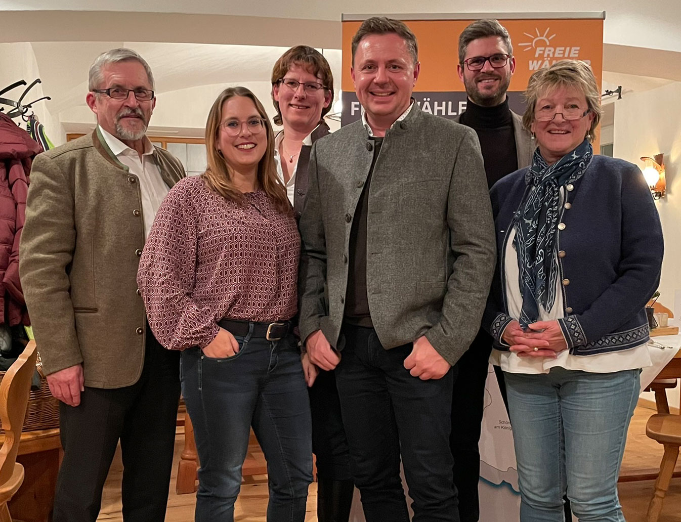 Auf dem Foto zu sehen ist ein Teil der Kreisvorstandschaft (von links nach rechts: Vorstand Dieter Nowak, Sabrina Stutz, Monika Veiglhuber, Michael Koller, Daniel Längst und Rosi Plenk, es fehlt Fritz Grübl).