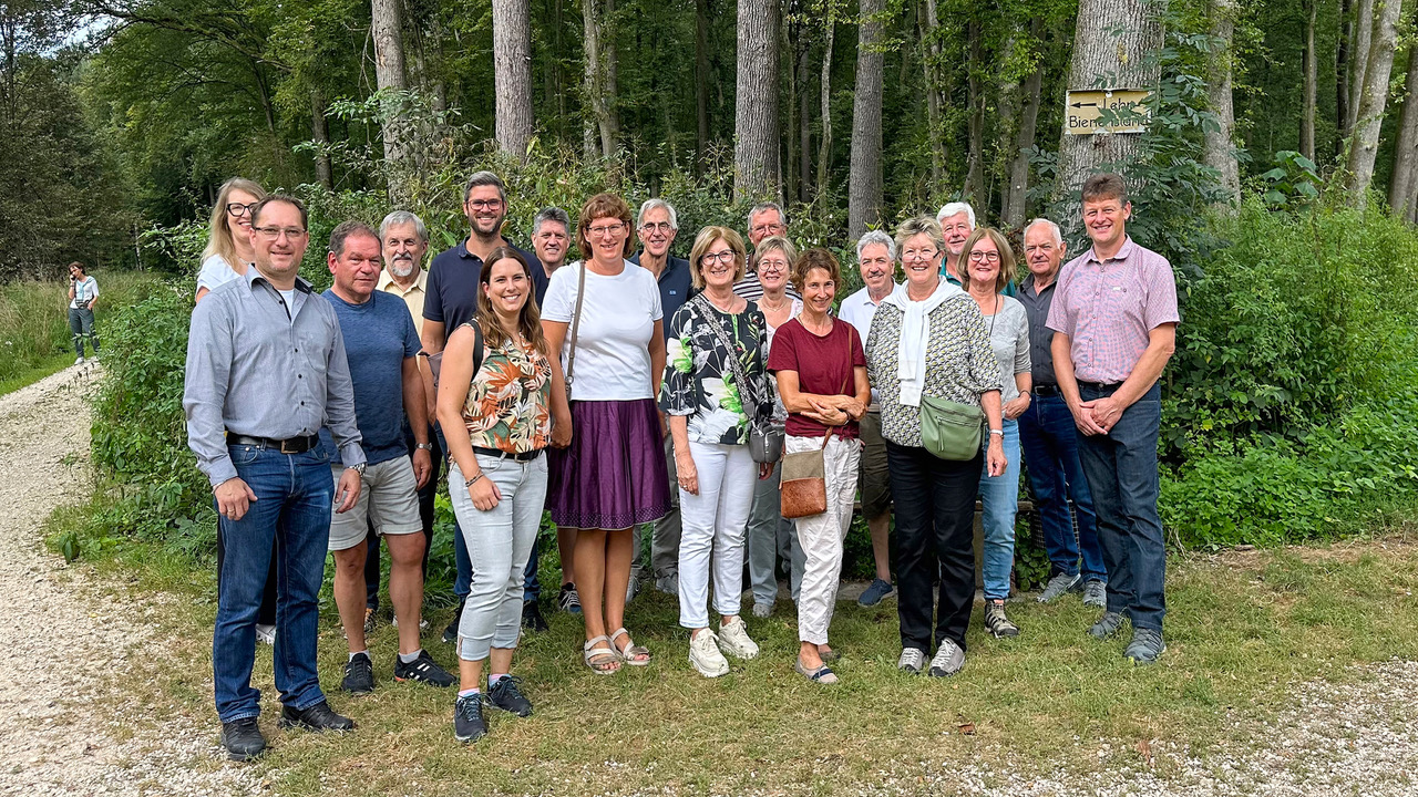 Freie Wähler besuchen Amt für Waldgenetik