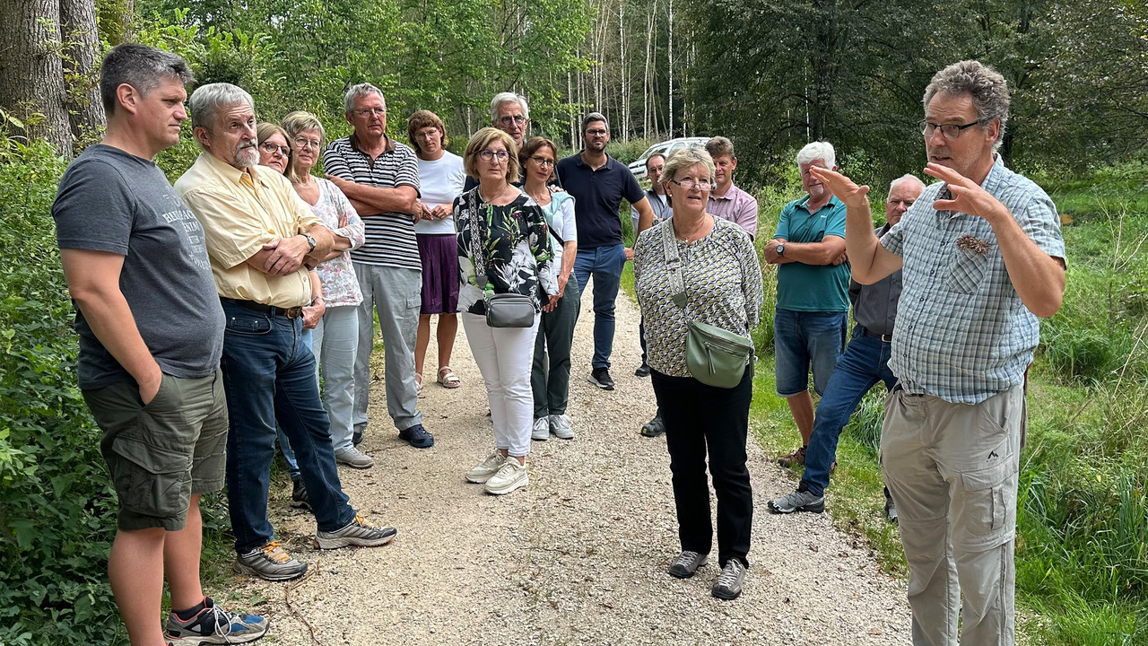 Freie Wähler besuchen Amt für Waldgenetik
