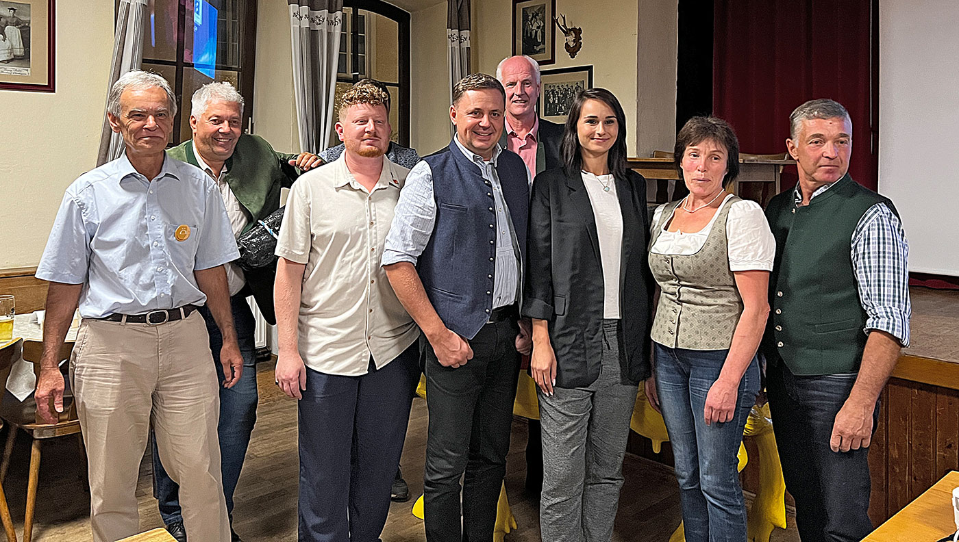 Gruppenbild der Podiumsteilnehmer mit den Veranstaltern