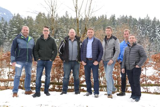 Auf dem Bild befinden sich von links nach rechts: 2. Bürgermeister Thomas Resch, Paul Koller, Uwe Horstmann, Landratskandidat Michael Koller, Martin Wendl, Gemeinderat Kaspar Stanggassinger und Manuel Köppl. Nicht auf dem Bild: Martin Fendt, Florian Schöbinger und Matthias Aschauer.