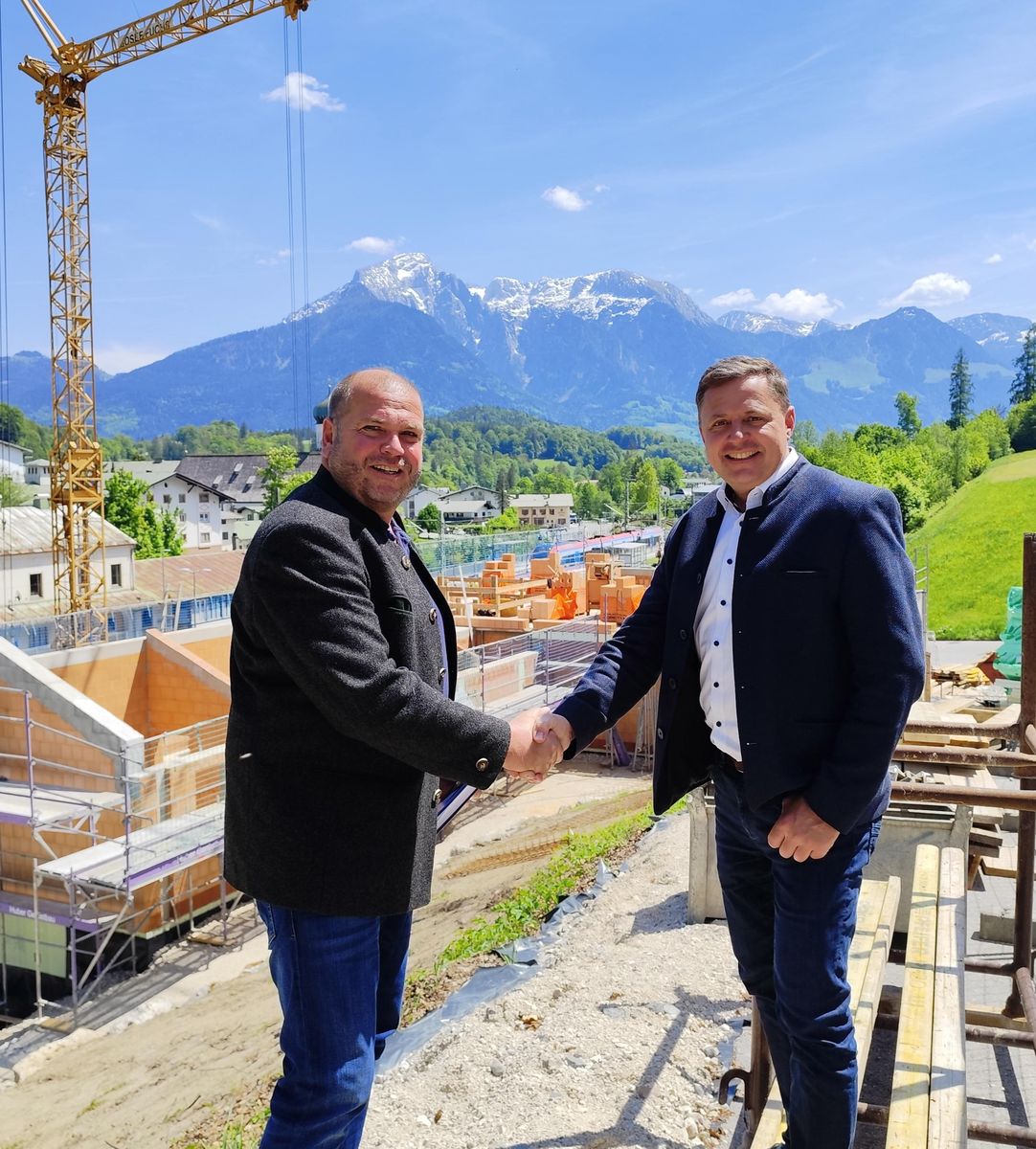 MdL Michael Koller besucht die Bausstelle beim Haus der Vereine