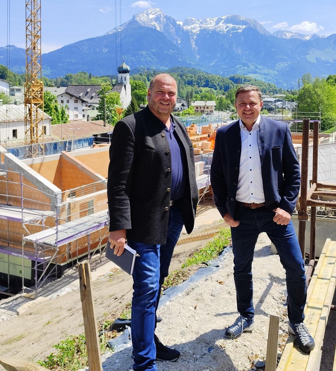MdL Michael Koller besucht die Bausstelle beim Haus der Vereine