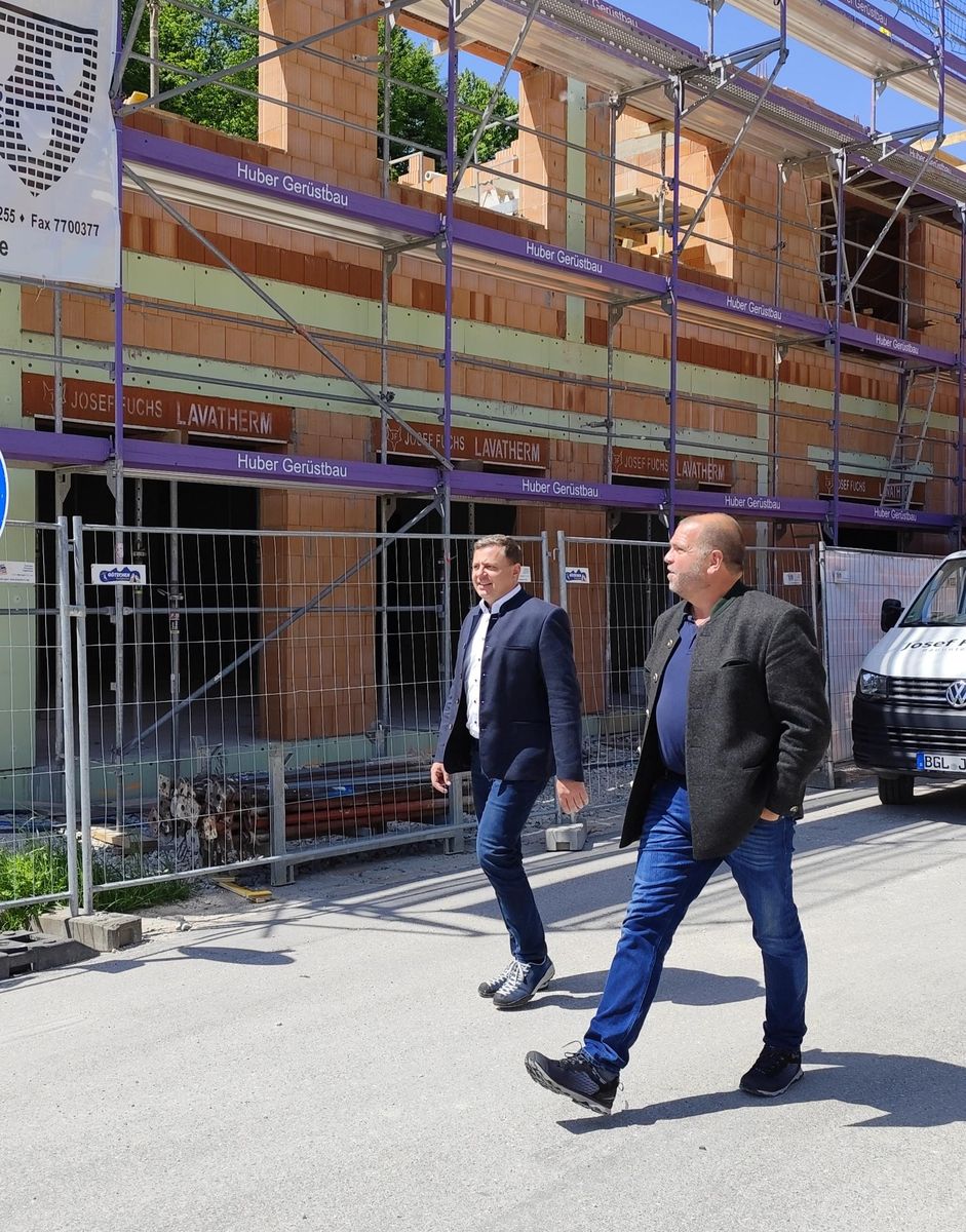 MdL Michael Koller besucht die Bausstelle beim Haus der Vereine