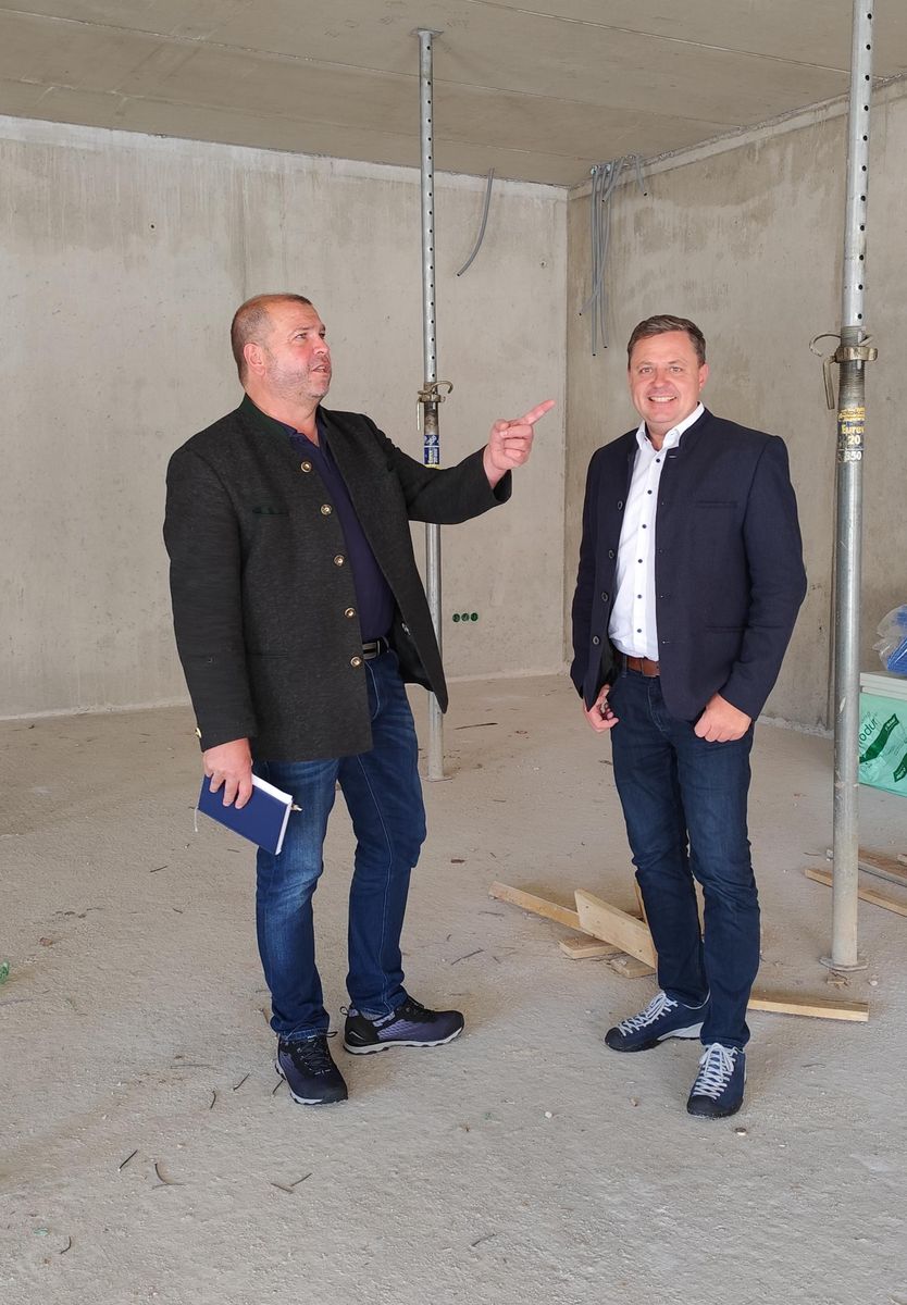 MdL Michael Koller besucht die Bausstelle beim Haus der Vereine