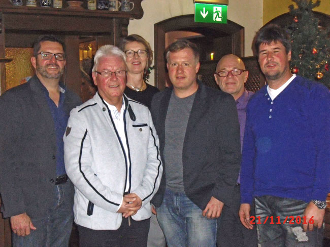 im Bild von links nach rechts: Schatzmeister Thomas Ehrmann, Beisitzer Stadtrat Fritz Braun, 2. Vorsitzende Bettina Oestreich, 1. Vorsitzender Florian Löw, Schriftführer Dietmar Eder,  2. Vorsitzender Walter Kinzel