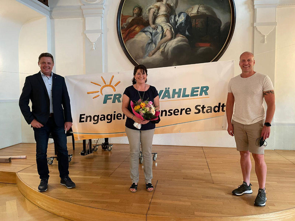 Von links: Michael Koller (stellv. Landrat), Brigitte Rudholzer (2. Bürgermeisterin Stadt Laufen), Markus Scheurer (1. Vorsitzender Freie Wähler Laufen)