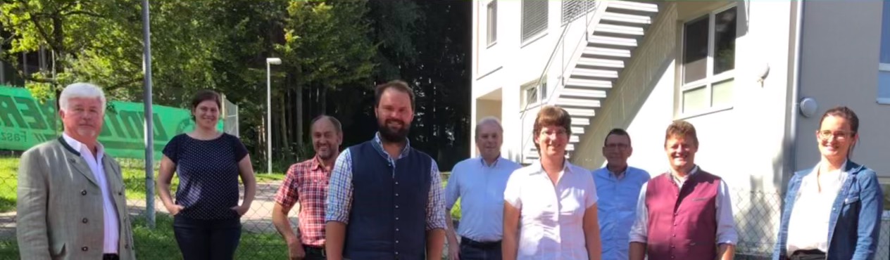 Vorstandschaft der FÜW Saaldorf-Surheim, von links nach rechts: Alois Hagenauer, Veronika Ziesacher, Thomas Knab, Markus Auer, Peter Veiglhuber, Monika Veiglhuber, Hans Hergott, Robert Eder, Monika Wolfgruber