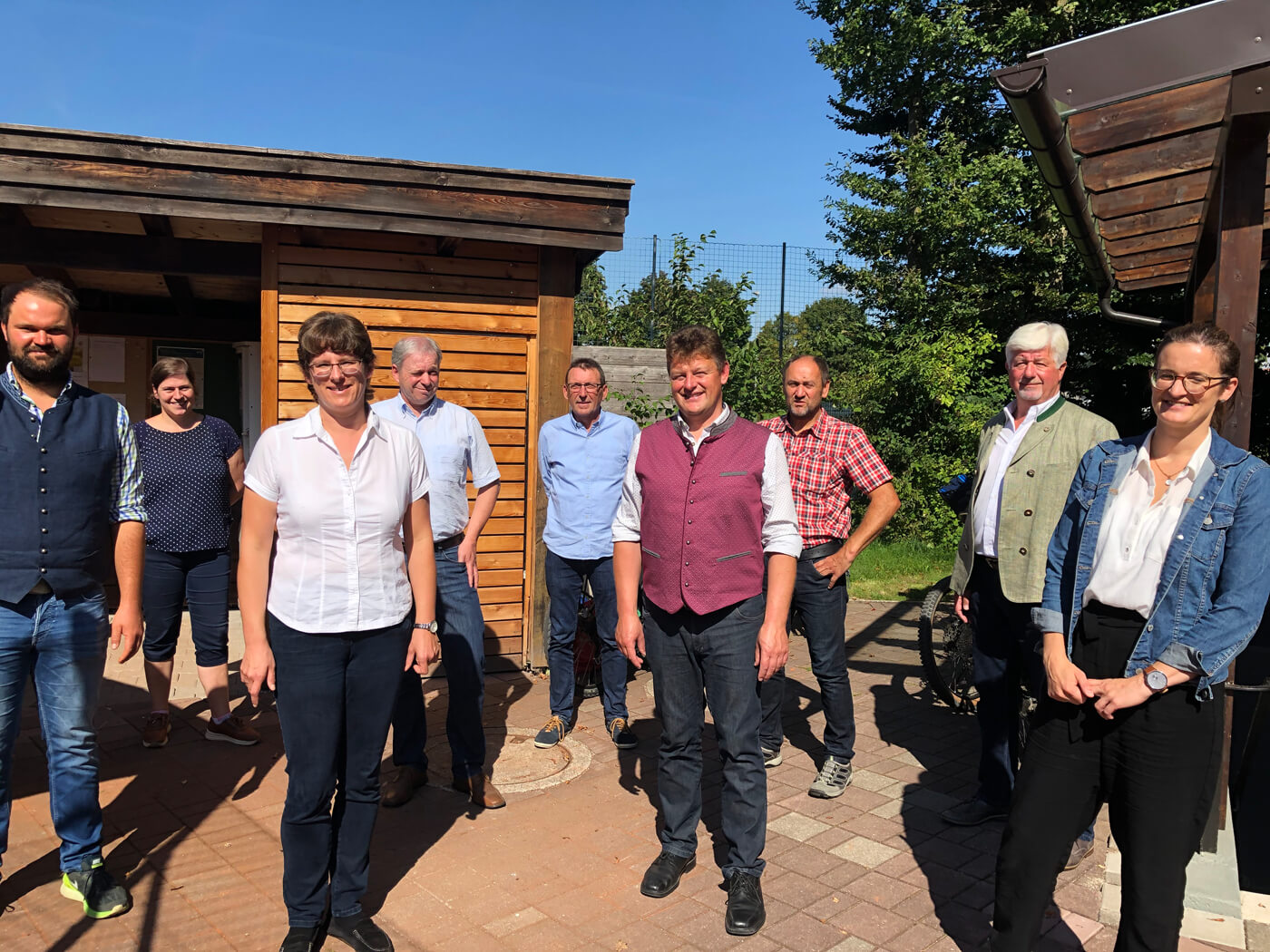 Aktuelle Vorstandschaft von links nach rechts:  Markus Auer, Veronika Ziesacher, Monika Veiglhuber, Peter Veiglhuber, Hans Hergott, Robert Eder, Thomas Knab, Alois Hagenauer, Monika Wolfgruber