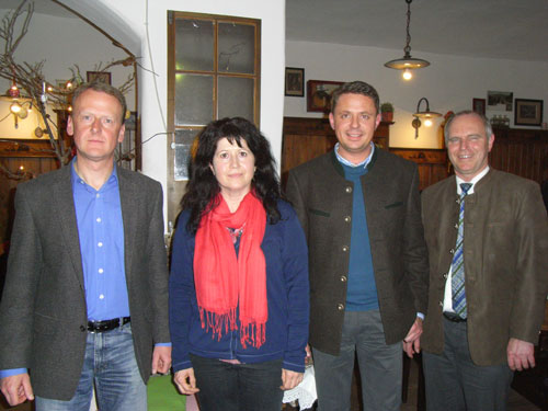 Das Bild zeigt von links nach rechts: Klaus Willberger, Brigitte Rudholzer, Michael Koller, Franz Schießl