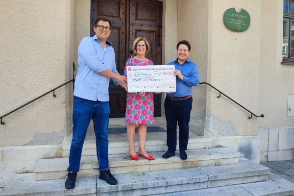 FWG Bad Reichenhall unterstützt Spendenaktion für Sanierung des Soccerplatzes